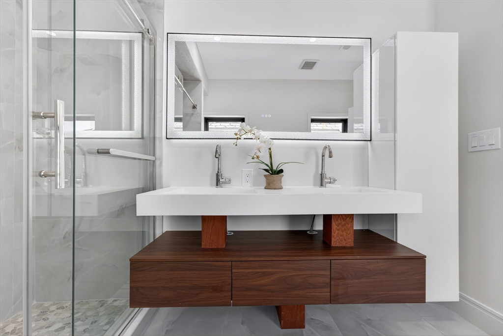 29 Line Street Cambridge, MA 02138 - Photo 33 of 42 a living room with furniture and a table