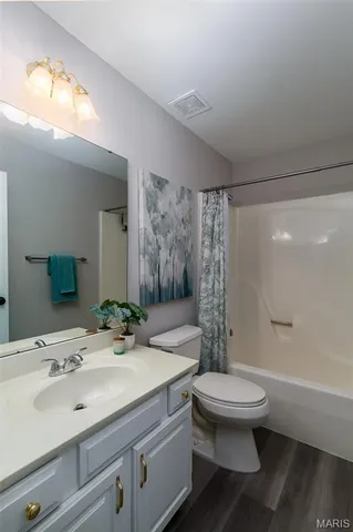 $285,900 | 155 Southern Oaks Drive, Unit 7A, St. Charles, MO 63303