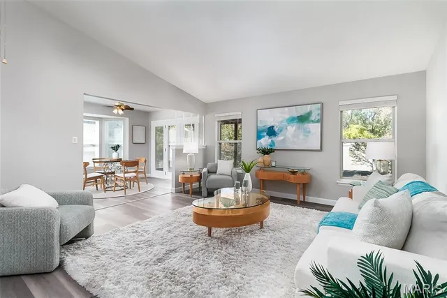 $285,900 | 155 Southern Oaks Drive, Unit 7A, St. Charles, MO 63303