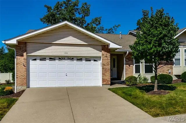 $285,900 | 155 Southern Oaks Drive, Unit 7A, St. Charles, MO 63303