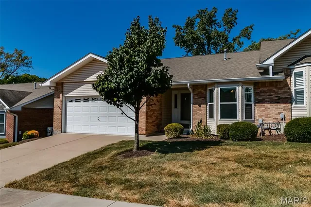 $285,900 | 155 Southern Oaks Drive, Unit 7A, St. Charles, MO 63303