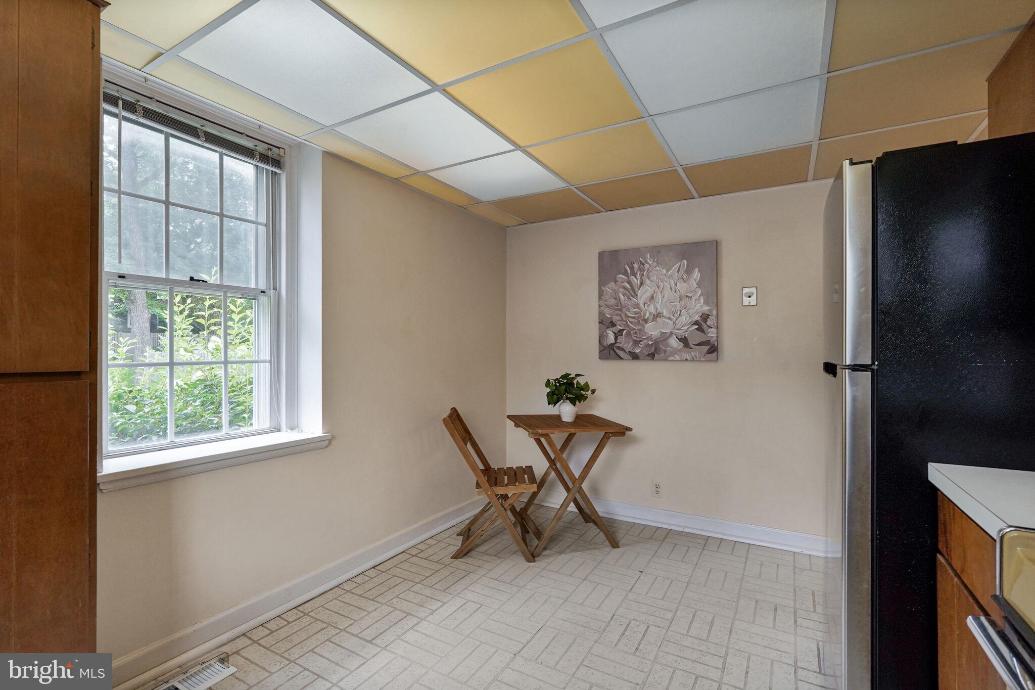3050 South Buchanan Street, Unit A2 Arlington, VA 22206 - Photo 10 of 32 Kitchen w/ table space
