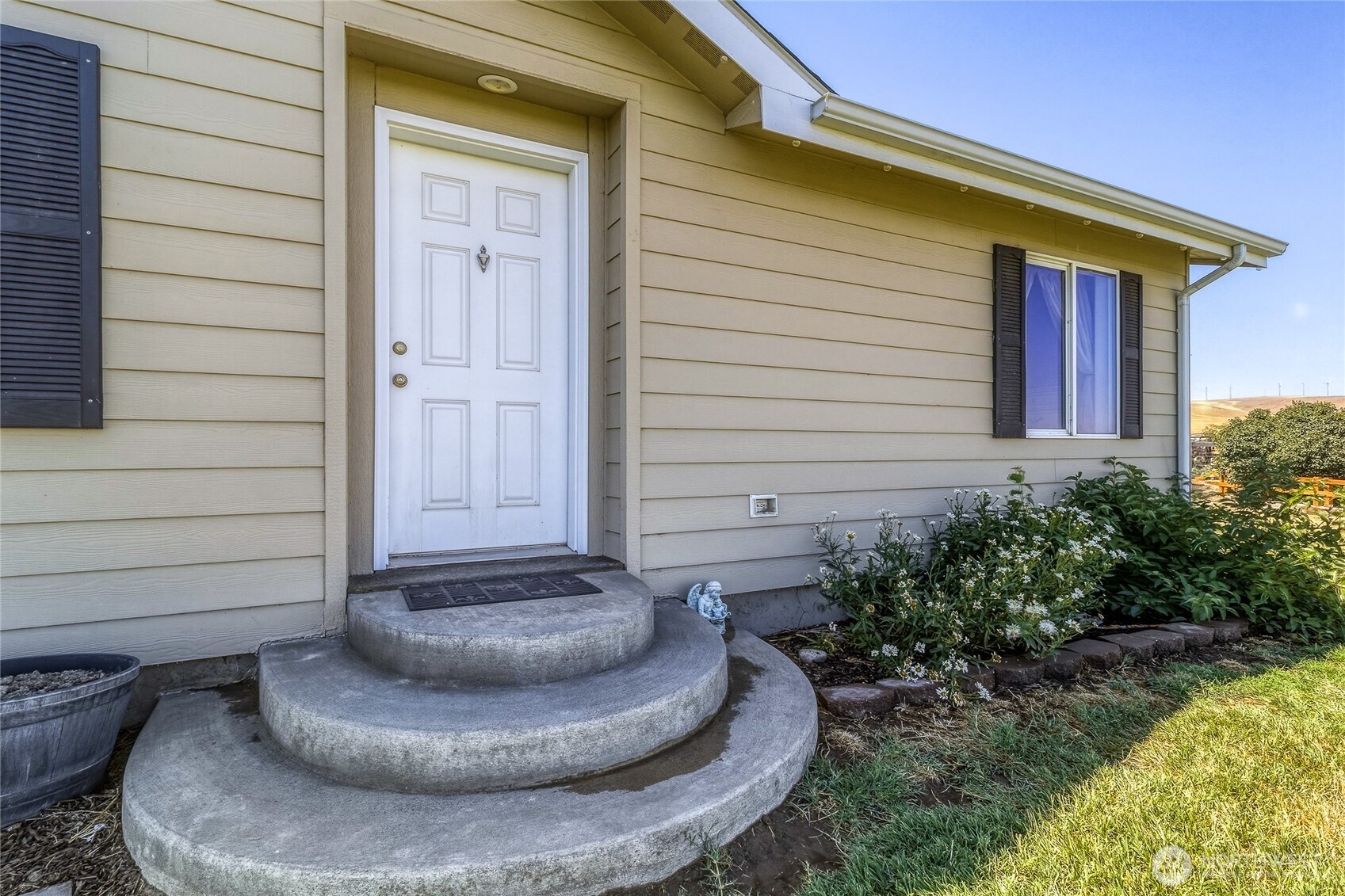 1247 Watson Loop Touchet, WA 99360 - Photo 2 of 40