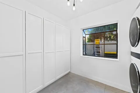 a view of utility room