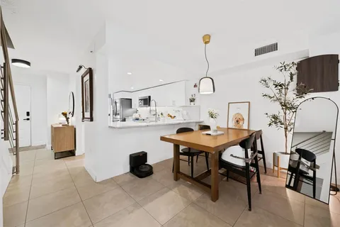 a very nice looking room with a big room