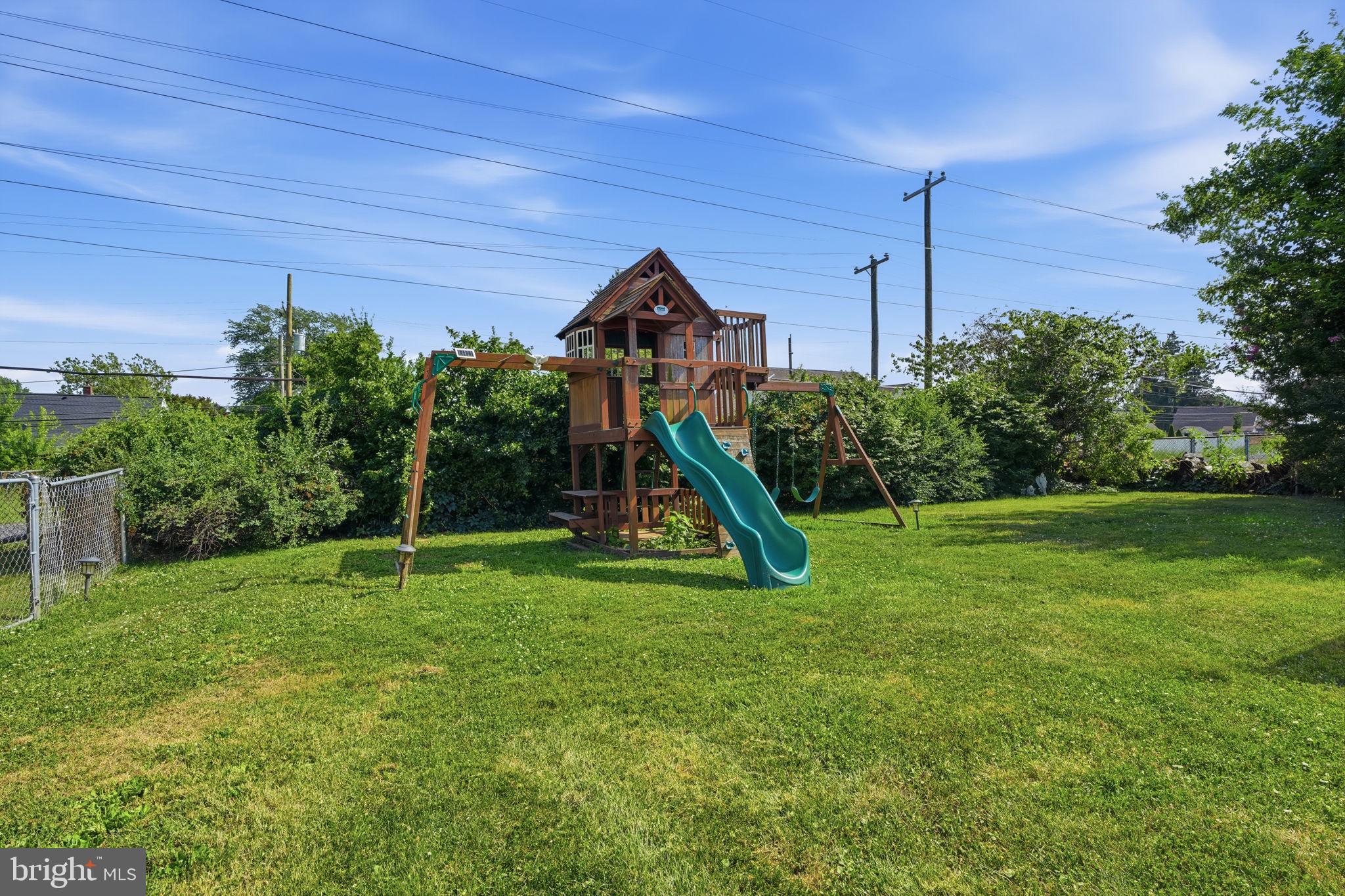 24 Idolstone Road Levittown, PA 19057 - Photo 35 of 44 Playset included in sale