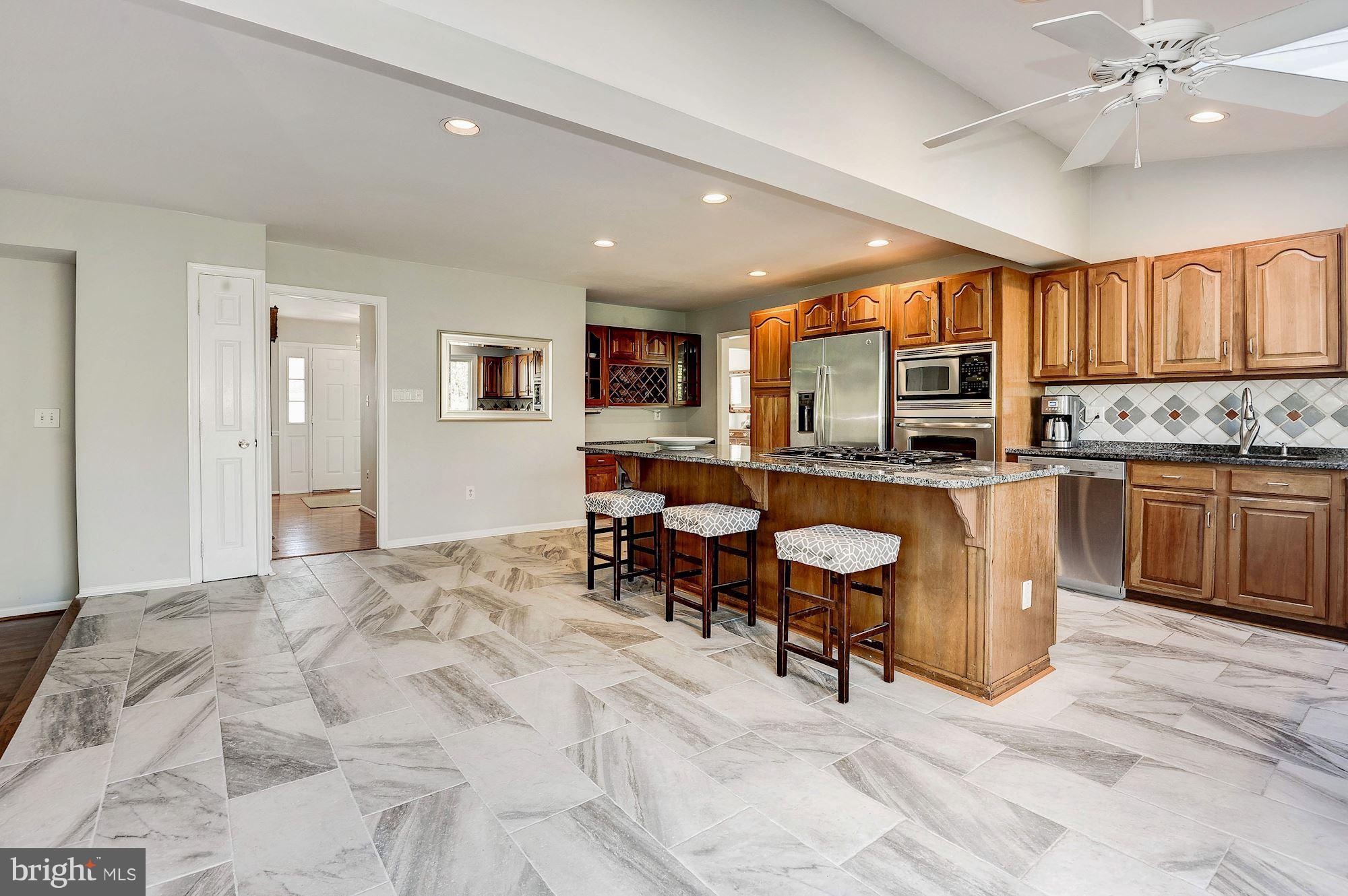 13361 Point Rider Lane Herndon, VA 20171 - Photo 10 of 30 Spacious breakfast area w /door to screened porch.