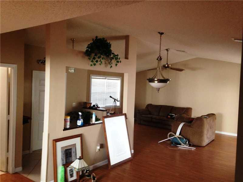 9160 Southwest 22nd Street, Unit D Boca Raton, FL 33428 - Photo 5 of 19 Living Room
