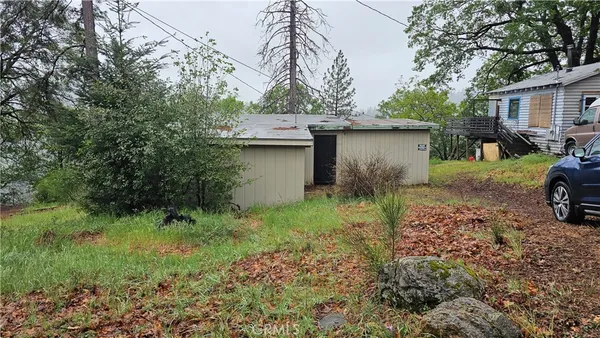a view of a backyard of the house