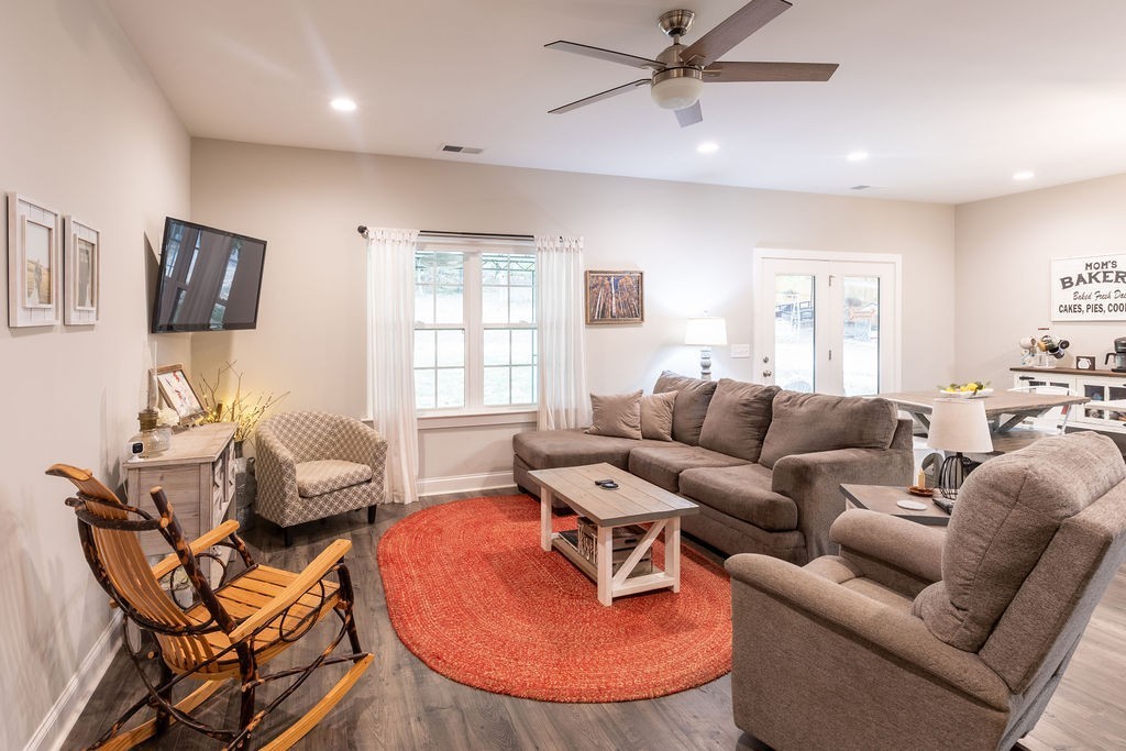 1578 Old Gallatin Road Portland, TN 37148 - Photo 15 of 32 a living room with furniture and a window