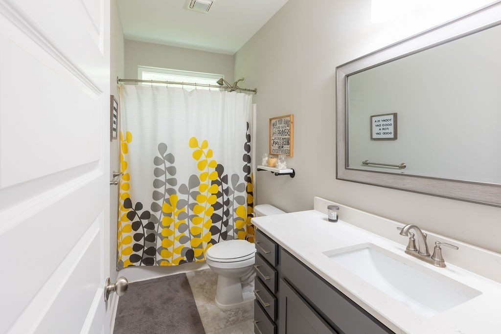 1578 Old Gallatin Road Portland, TN 37148 - Photo 19 of 32 a bathroom with a sink toilet and shower