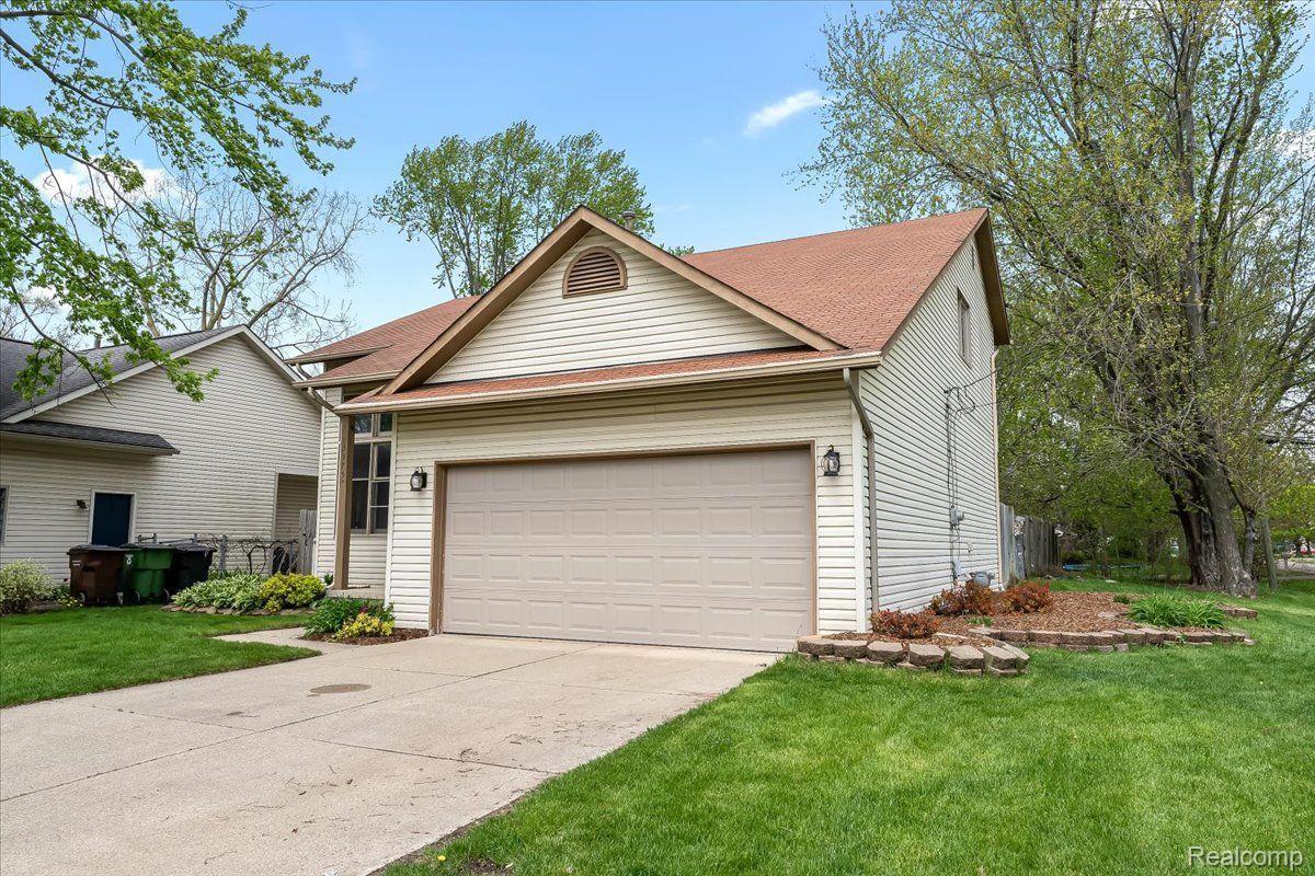 3175 West Utica Road Utica, MI 48317 - Photo 3 of 24 2 car garage