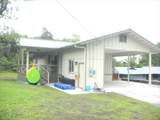 Kaniela Rd Mountain View Mountain View, HI 96771 - Photo 8 of 9 a view of a house with a backyard and a tub