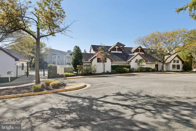 $260,000 | 13700 Modrad Way, Unit 8A33, Silver Spring, MD 20904