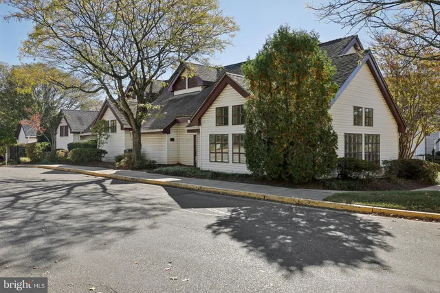 $260,000 | 13700 Modrad Way, Unit 8A33, Silver Spring, MD 20904