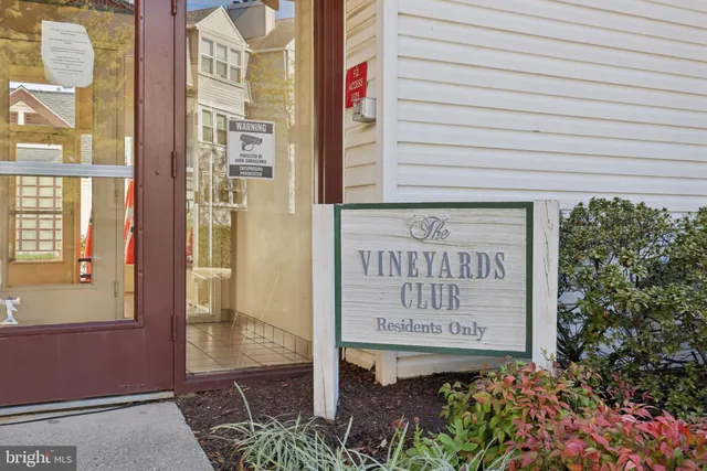 $260,000 | 13700 Modrad Way, Unit 8A33, Silver Spring, MD 20904