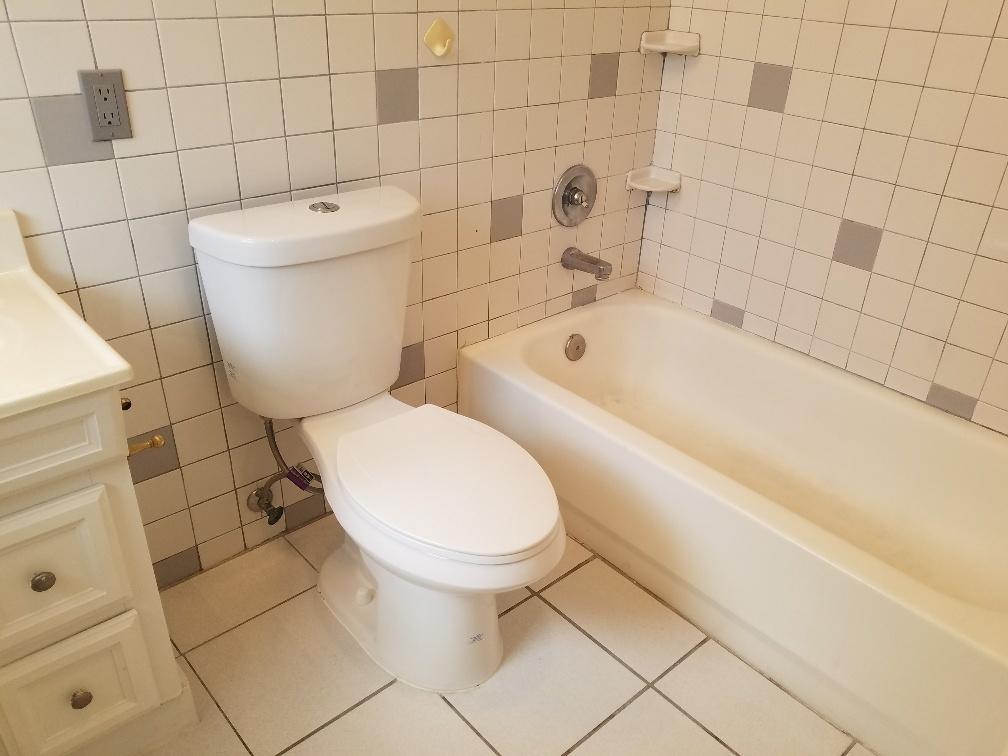 4666 Armadillo Street Boca Raton, FL 33428 - Photo 14 of 15 Guest bathroom