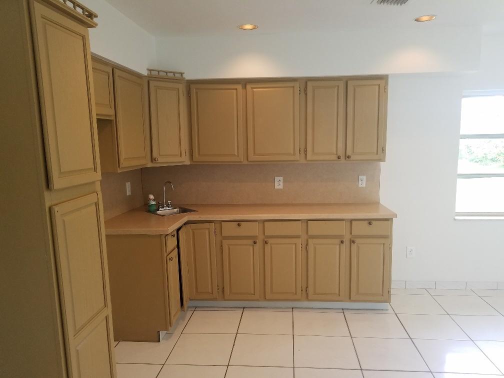 4666 Armadillo Street Boca Raton, FL 33428 - Photo 4 of 15 Kitchen