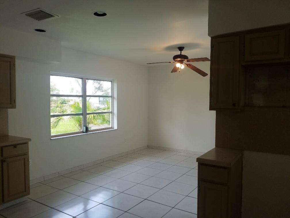 4666 Armadillo Street Boca Raton, FL 33428 - Photo 5 of 15 Kitchen/dining