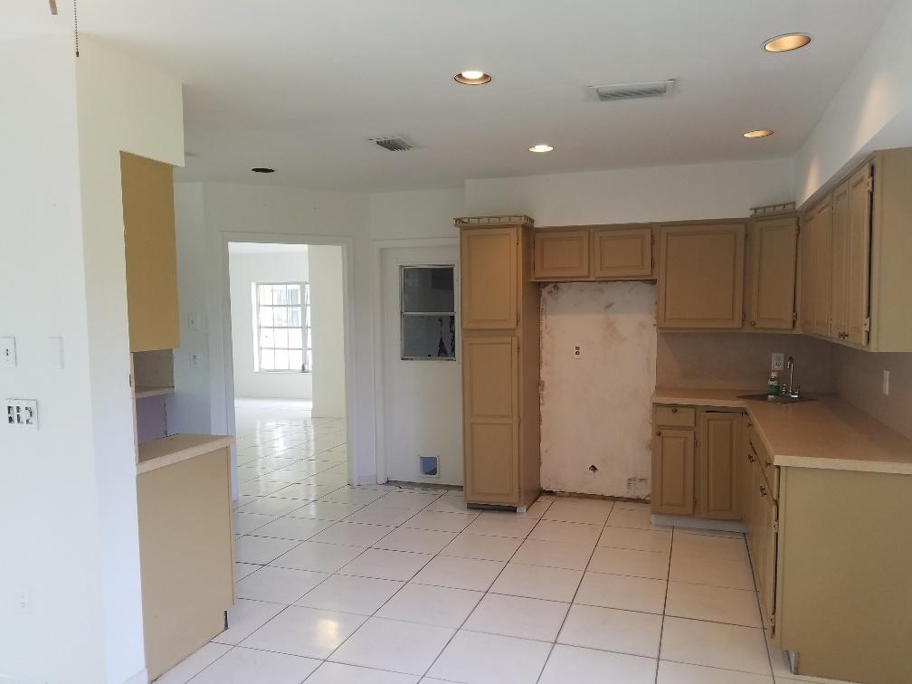 4666 Armadillo Street Boca Raton, FL 33428 - Photo 6 of 15 Kitchen