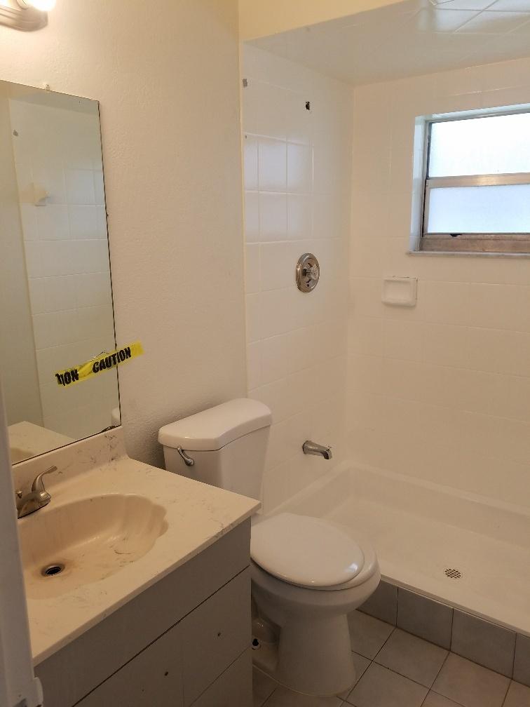 4666 Armadillo Street Boca Raton, FL 33428 - Photo 9 of 15 Main bathroom
