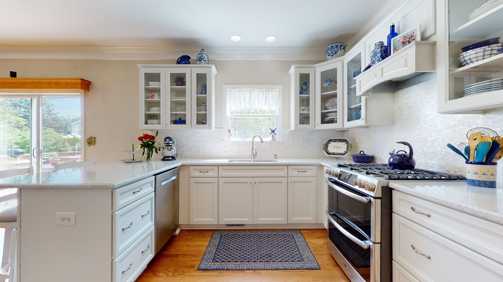 787 Laurel Lane Cary, IL 60013 - Photo 13 of 37 a kitchen with a sink stove and cabinets