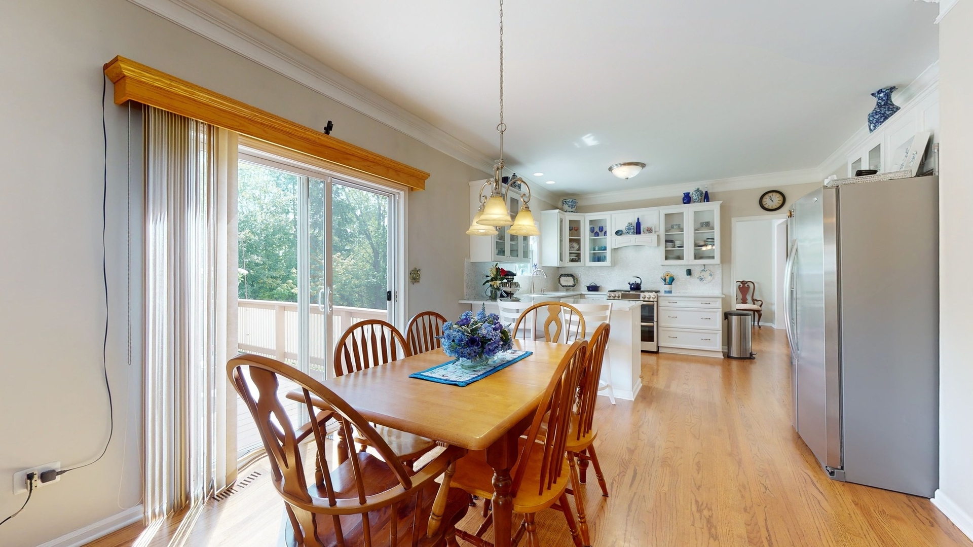 787 Laurel Lane Cary, IL 60013 - Photo 15 of 37 a dining room with furniture and a large window