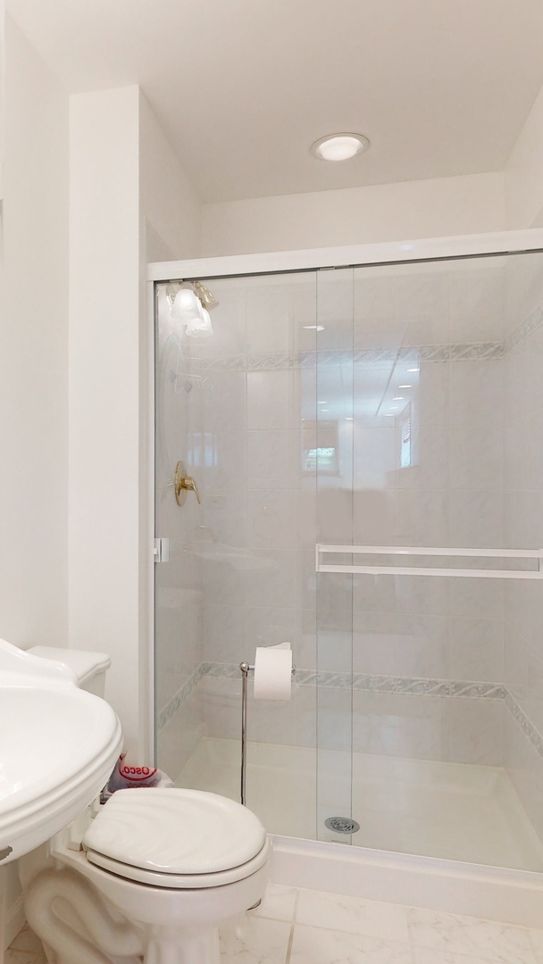 787 Laurel Lane Cary, IL 60013 - Photo 31 of 37 a bathroom with a toilet and a shower