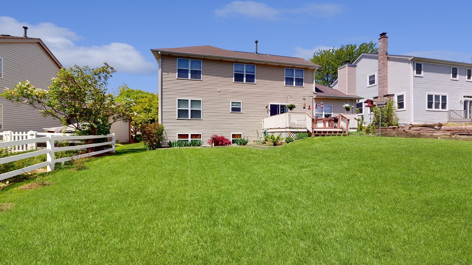 787 Laurel Lane Cary, IL 60013 - Photo 35 of 37 a front view of a house with a yard