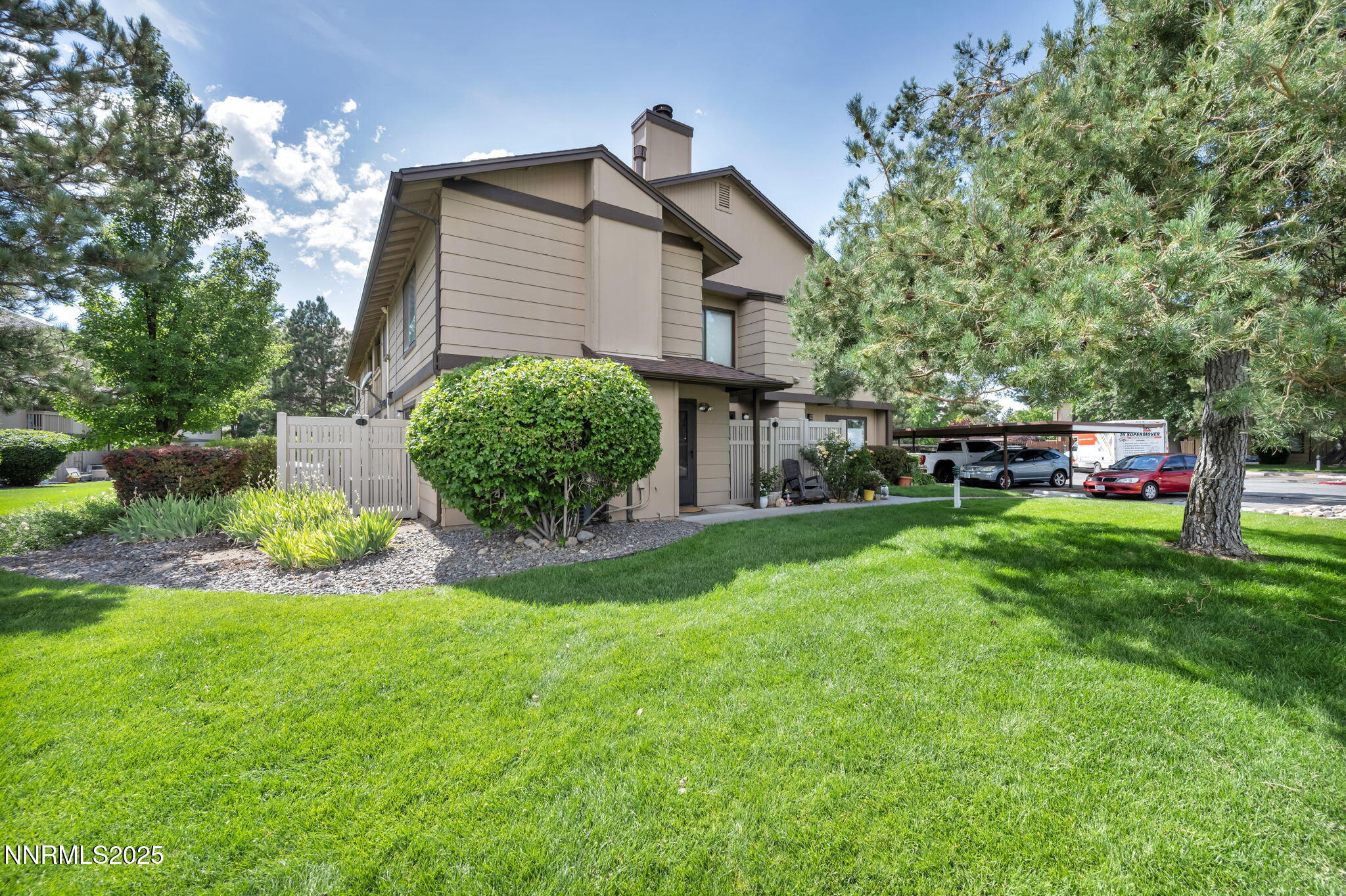 4-web-or-mls-4777-reggie-rd