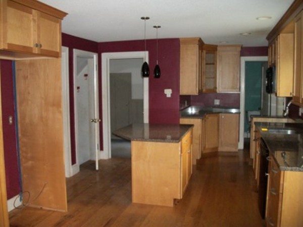 168 Groveland Street Springfield, MA 01108 - Photo 4 of 12 Gallery Image 4