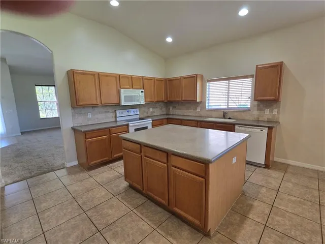 $2,700 | 2049 Fairmont Lane, Naples, FL 34120