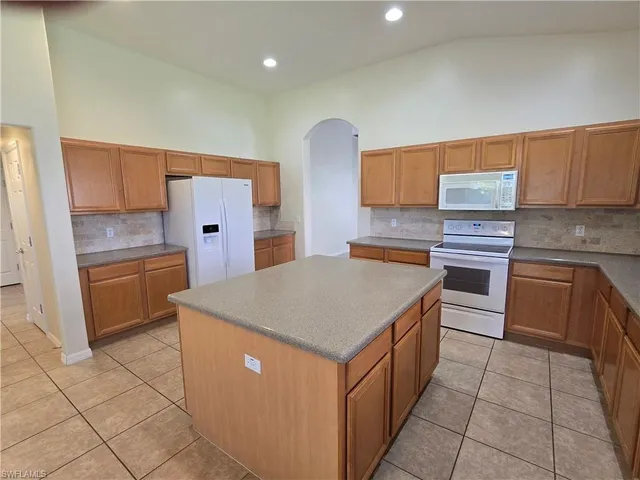 $2,700 | 2049 Fairmont Lane, Naples, FL 34120