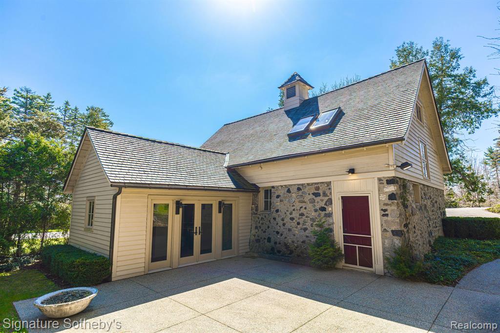 5051 Beach Road Troy, MI 48098 - Photo 40 of 52