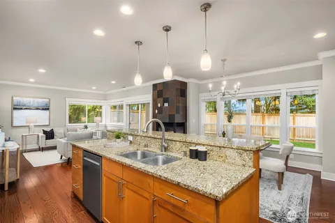 $1,050,000 | 900 228th Avenue Northeast, Unit 1C, Sammamish, WA 98074