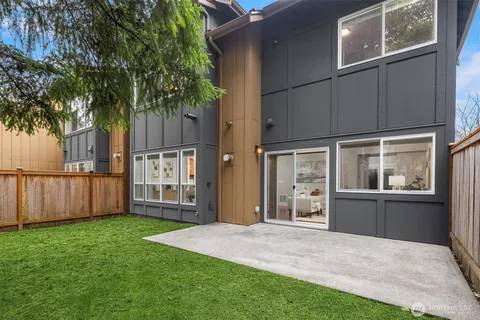 $1,050,000 | 900 228th Avenue Northeast, Unit 1C, Sammamish, WA 98074