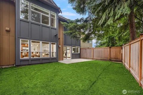 $1,050,000 | 900 228th Avenue Northeast, Unit 1C, Sammamish, WA 98074