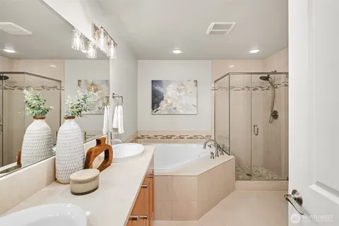 $1,050,000 | 900 228th Avenue Northeast, Unit 1C, Sammamish, WA 98074