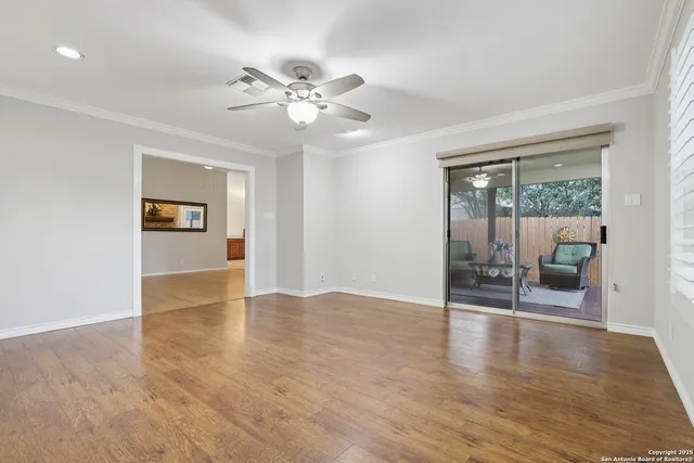 a view of an entryway with a livingroom