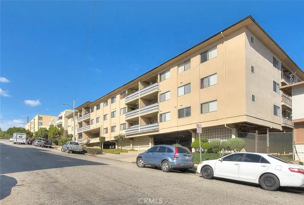 $2,400 | 608 North Taylor Avenue, Unit 211, Montebello, CA 90640