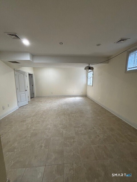 88 Maple Tree Avenue, Unit E Stamford, CT 06906 - Photo 31 of 35