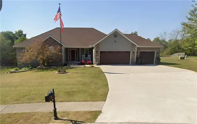 $525,000 | 601 Hickory Hills Drive, Pleasant Hill, MO 64080