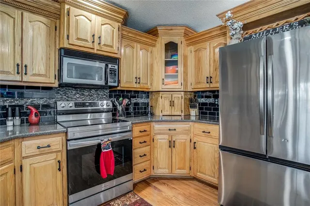 $525,000 | 601 Hickory Hills Drive, Pleasant Hill, MO 64080