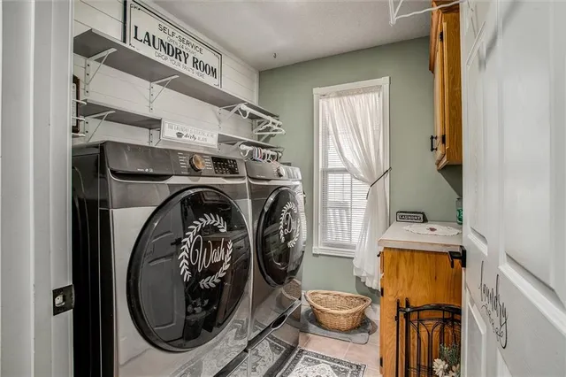 $525,000 | 601 Hickory Hills Drive, Pleasant Hill, MO 64080