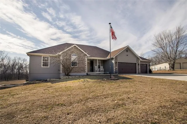 $525,000 | 601 Hickory Hills Drive, Pleasant Hill, MO 64080
