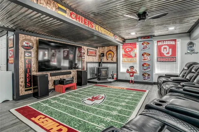 $525,000 | 601 Hickory Hills Drive, Pleasant Hill, MO 64080