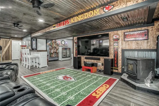 $525,000 | 601 Hickory Hills Drive, Pleasant Hill, MO 64080