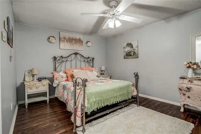 $525,000 | 601 Hickory Hills Drive, Pleasant Hill, MO 64080