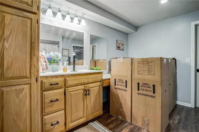 $525,000 | 601 Hickory Hills Drive, Pleasant Hill, MO 64080