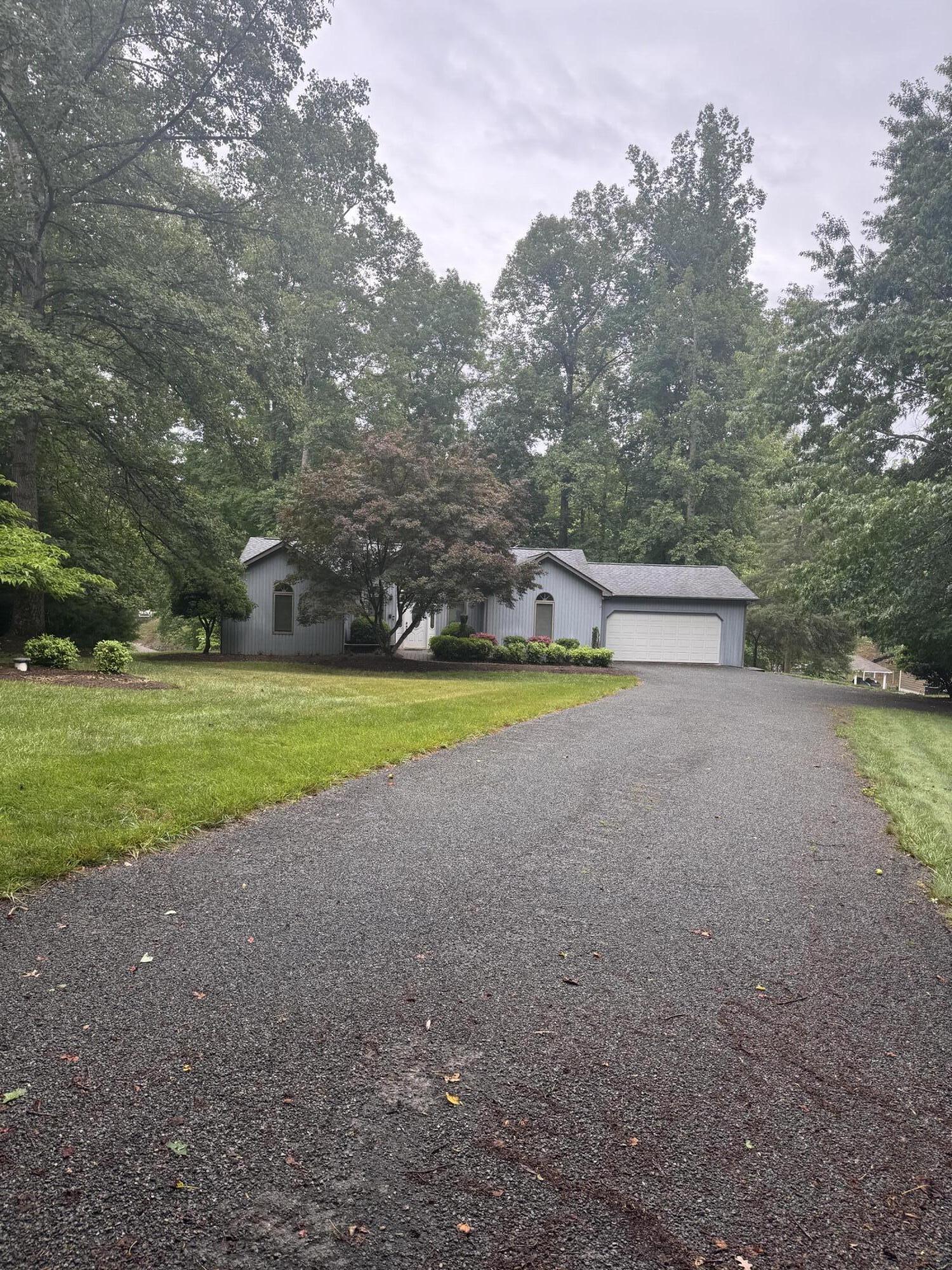 274 Woodbrook Road Moneta, VA 24121 - Photo 2 of 6 IMG_3491
